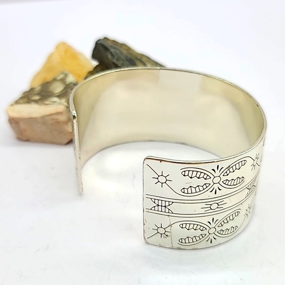 Brighton "SOUTHWEST DREAMS" Retired Wide Cuff with Etched Tribal Motifs! Rare! - Picture 6 of 14